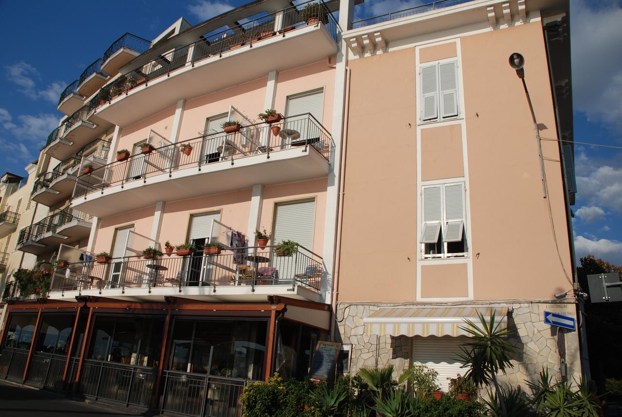 Albium - Hotel Sul Mare Albenga Exteriör bild